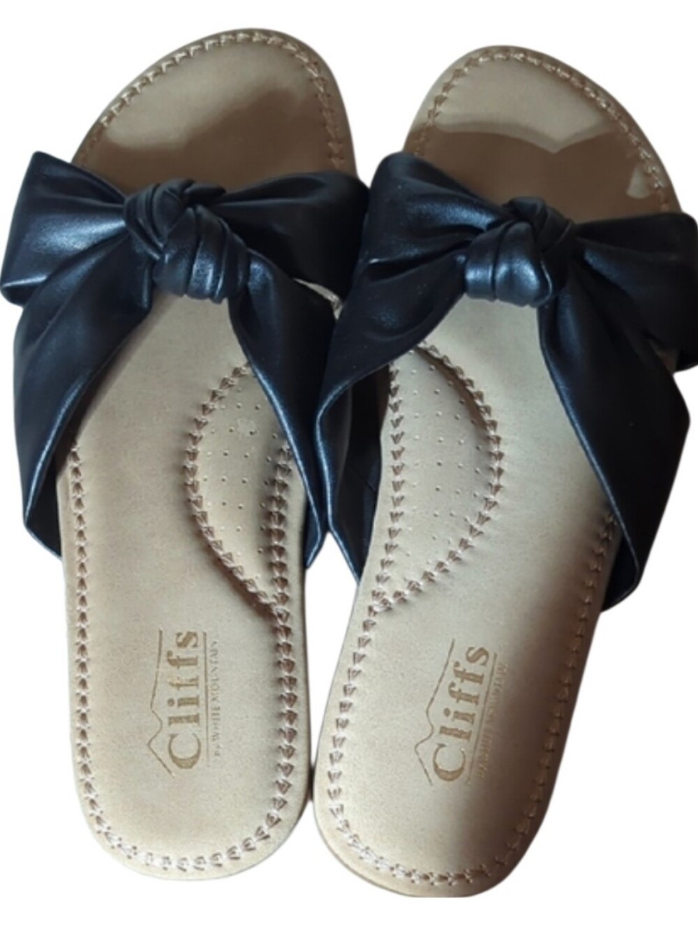 Cliffs by WHITE MOUNTAIN Black and Tan Knotted Sandals